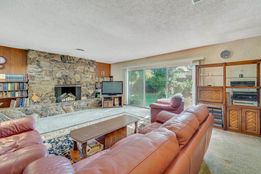 1347 El Moro Dr - Photo 1