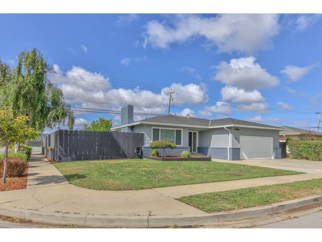 536 La Mesa Dr - Photo 1