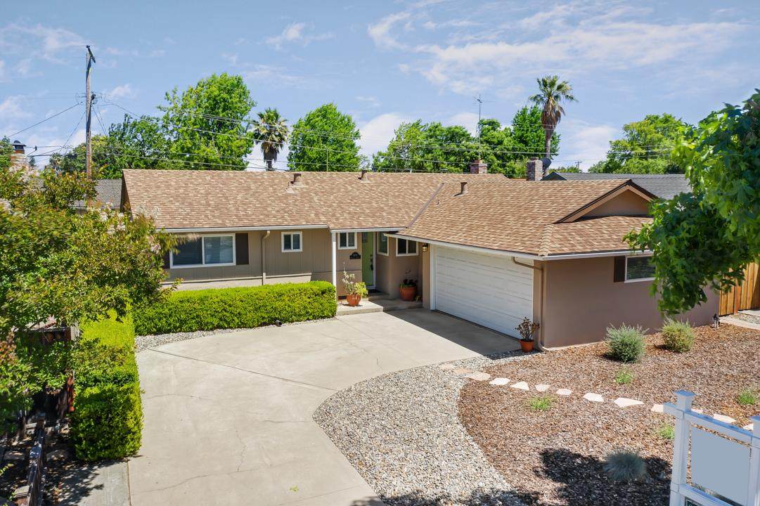 1088 Keltner Ave - Photo 1