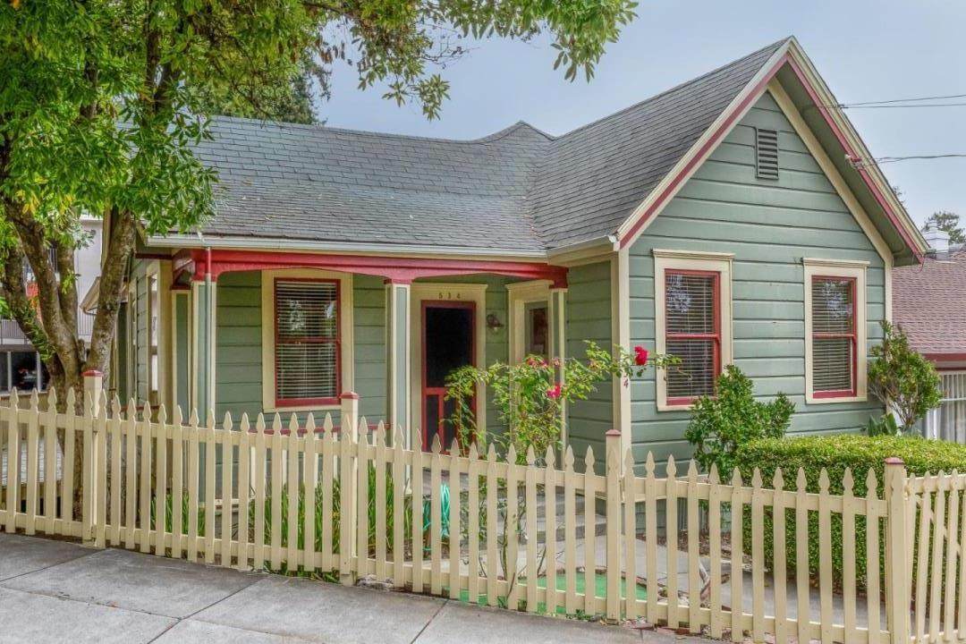 534 Lincoln St - Photo 1