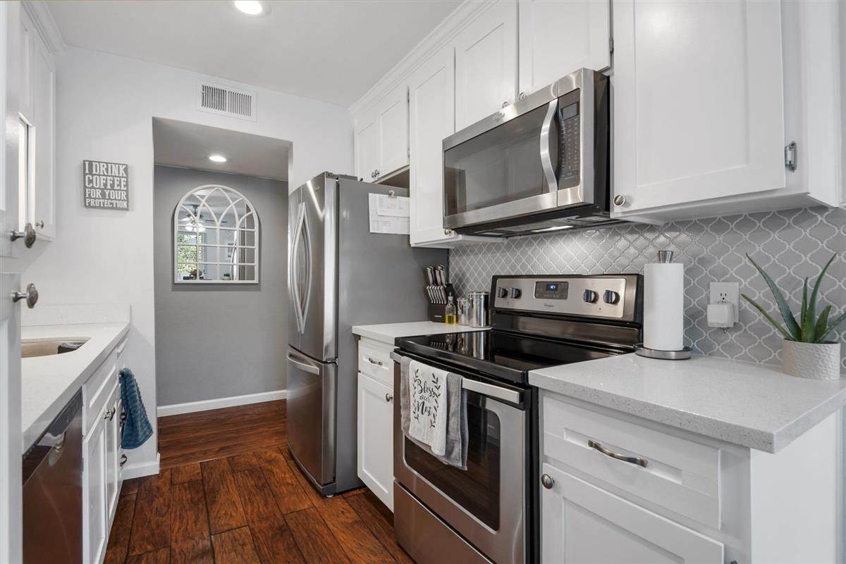 291 Tradewinds Dr 4 - Photo 1