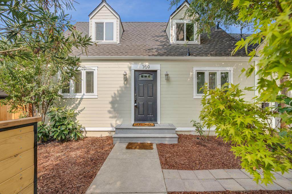 709 Minnesota Ave - Photo 1