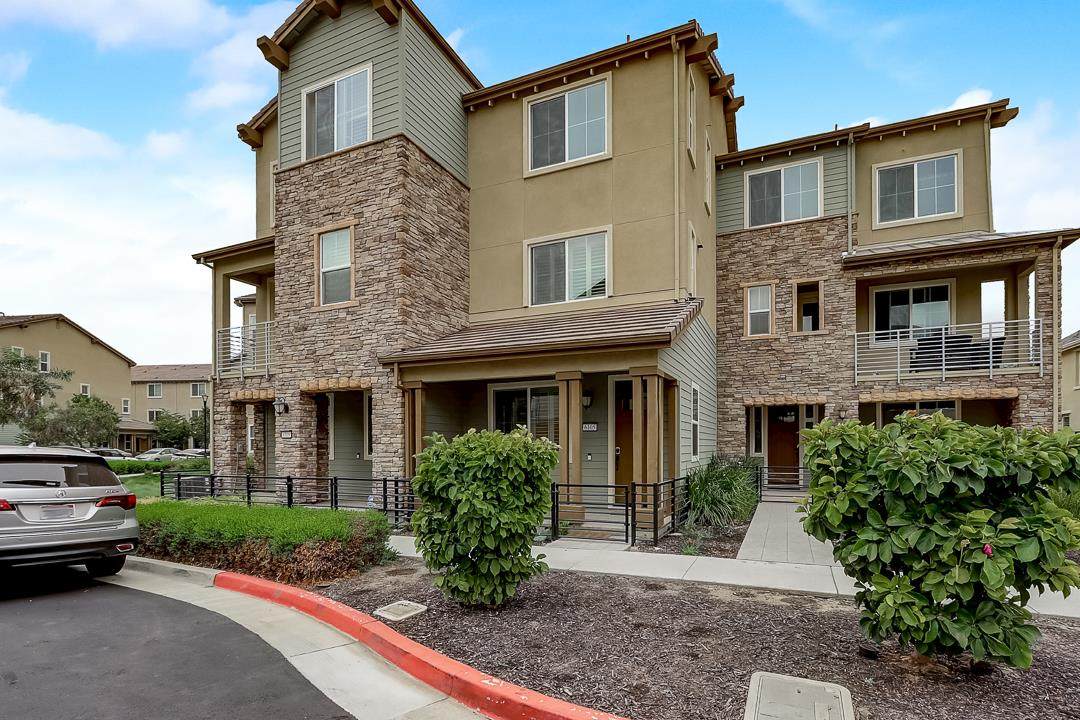 6105 Golden Vista Dr - Photo 1