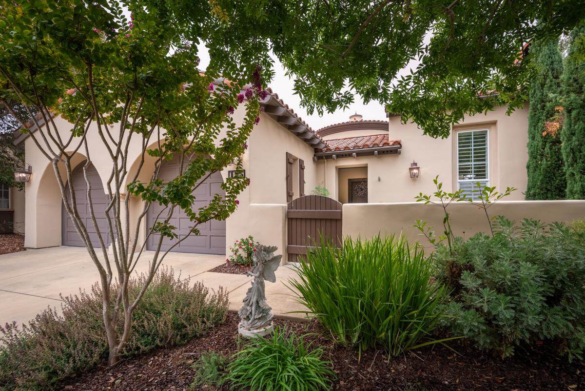 125 Las Brisas Dr - Photo 1