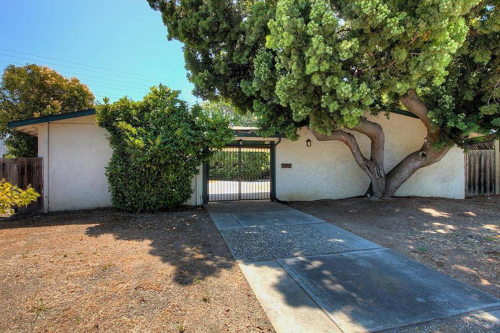 536 Hawthorn Ave - Photo 1