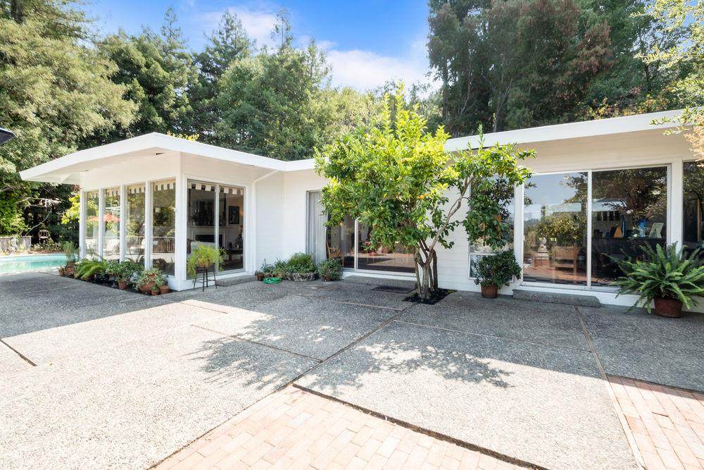 10 Fern Way - Photo 1