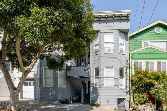 438 30th St - Photo 1