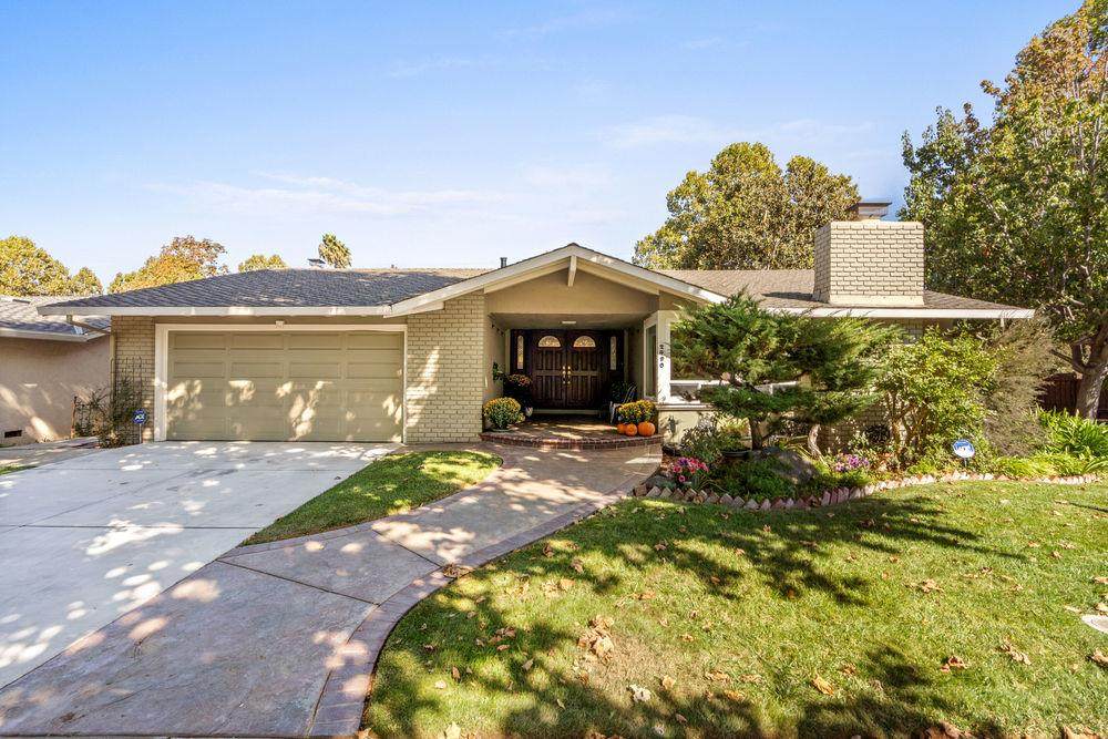 2490 Fairglen Dr - Photo 1