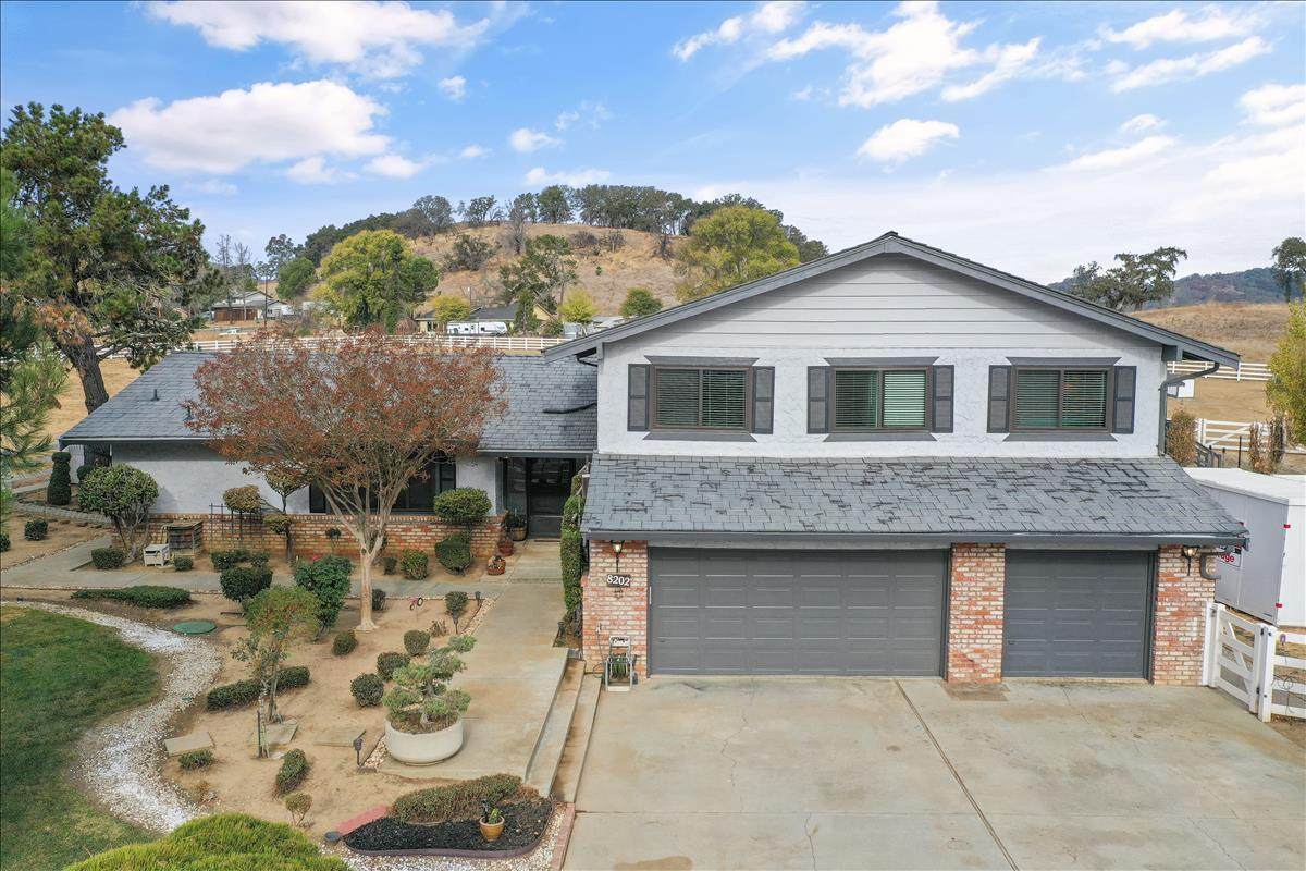 8202 Honeybee Ct - Photo 1