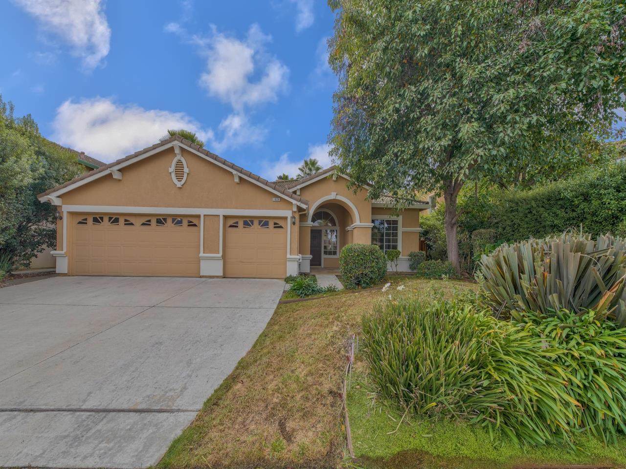 1024 Longfellow Dr - Photo 1