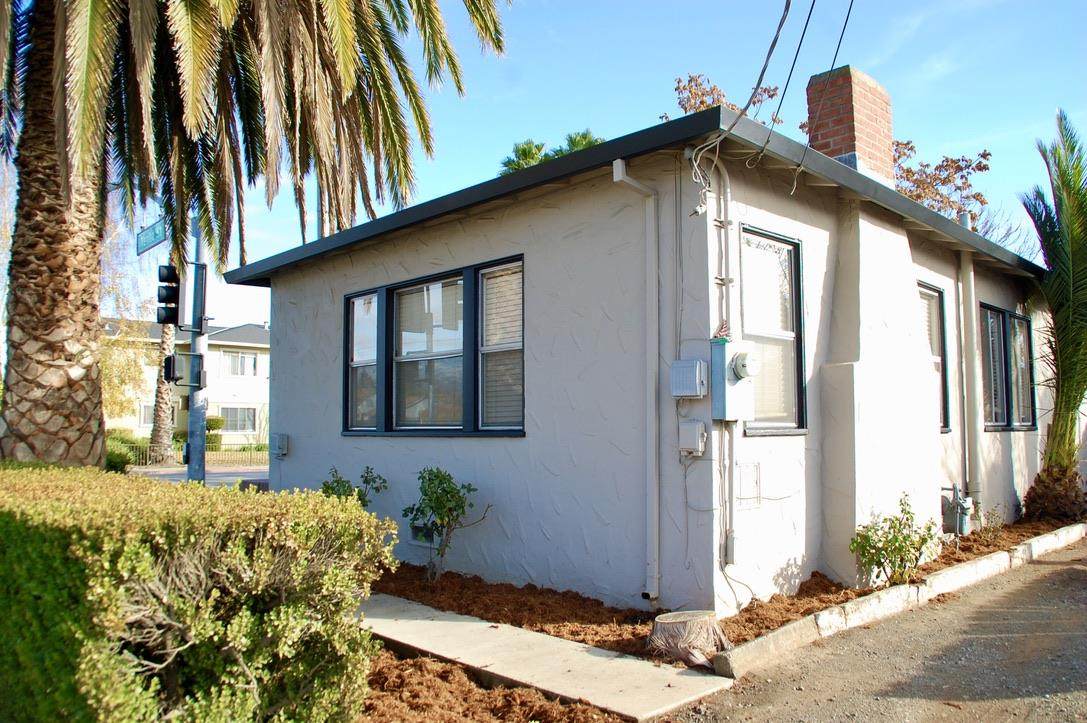 212 10th St - Photo 1