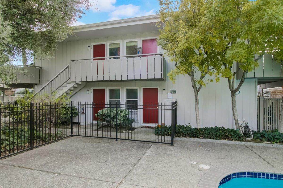 255 Rengstorff Ave 60 - Photo 1