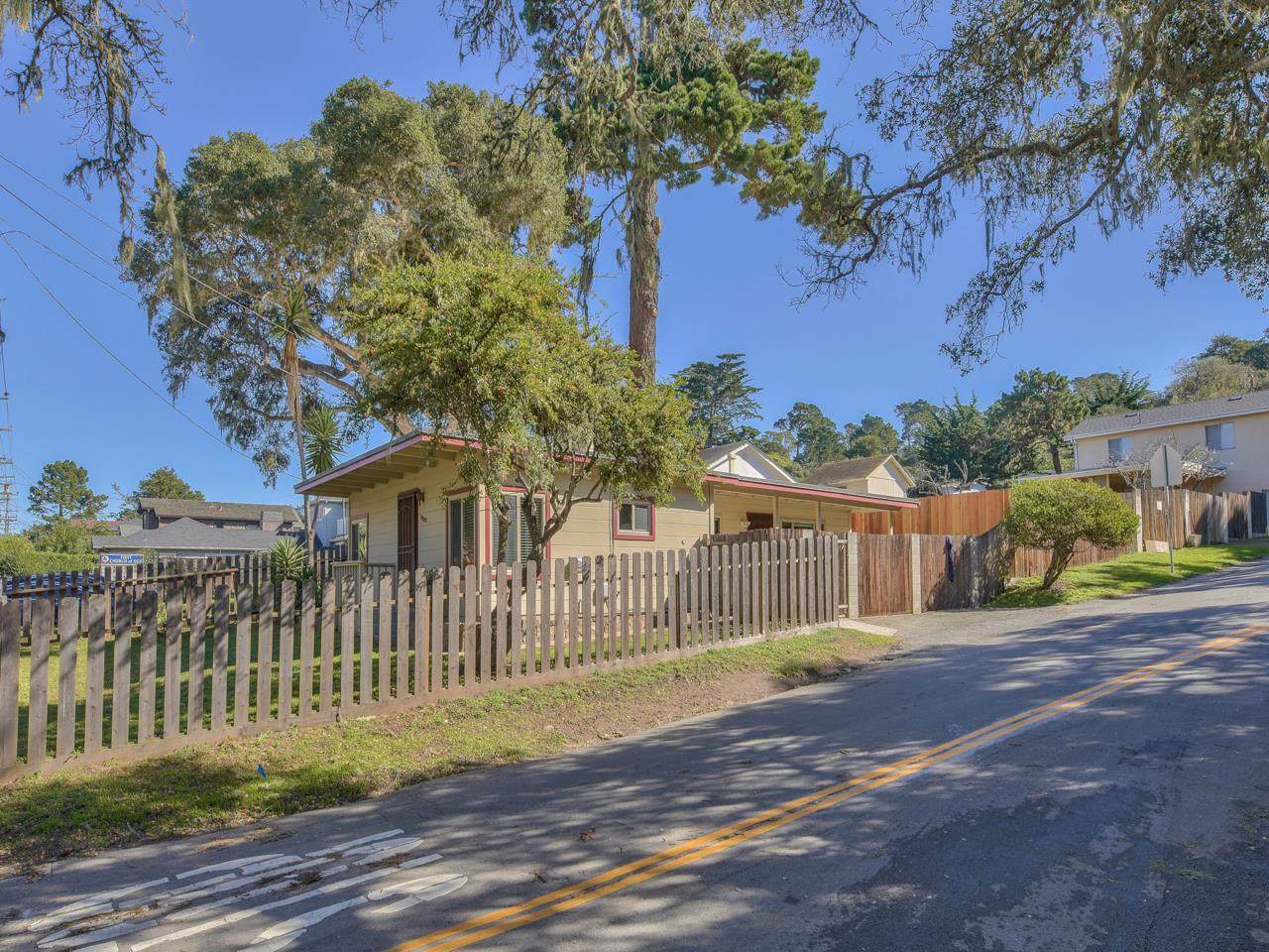 1027 David Ave - Photo 1