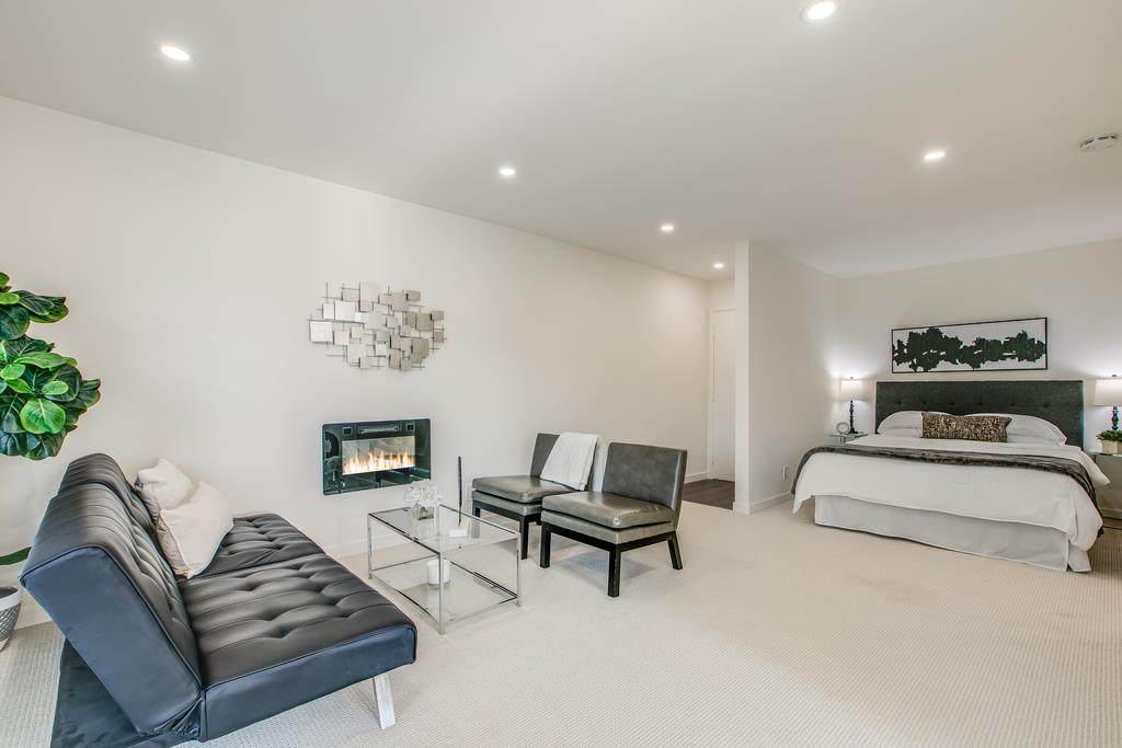 932 Peninsula Ave 401 - Photo 1