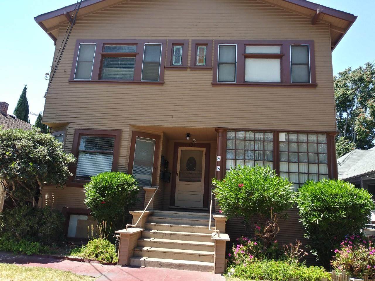 521 5th St - Photo 1