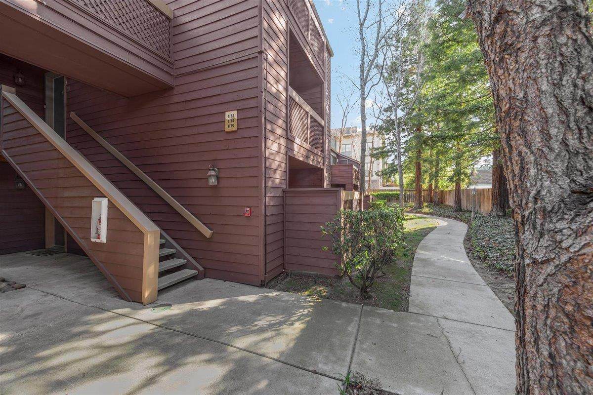1181 Yarwood Ct - Photo 1