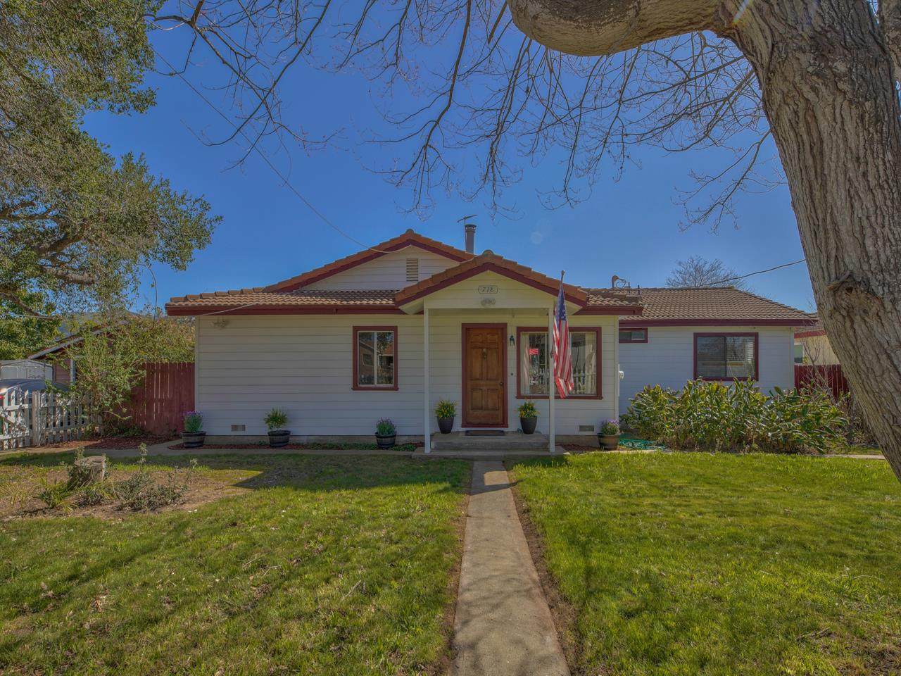 718 Middlefield Rd - Photo 1