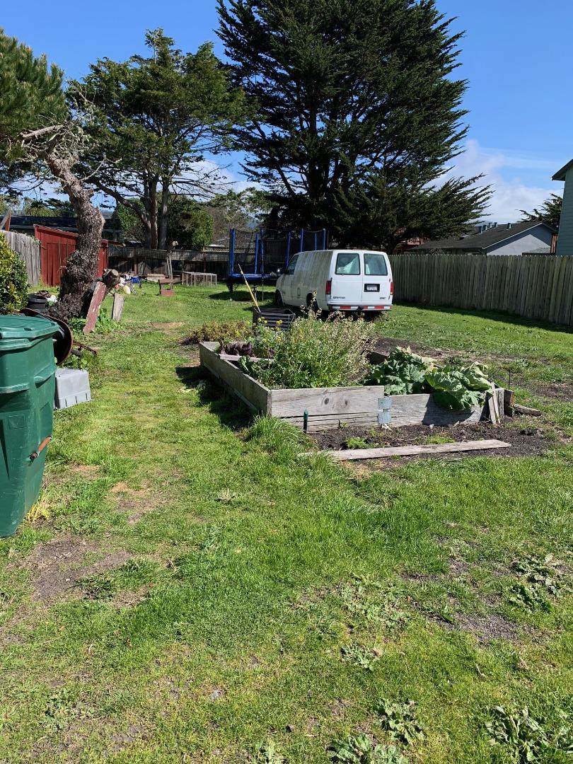 1049 Railroad Ave - Photo 1
