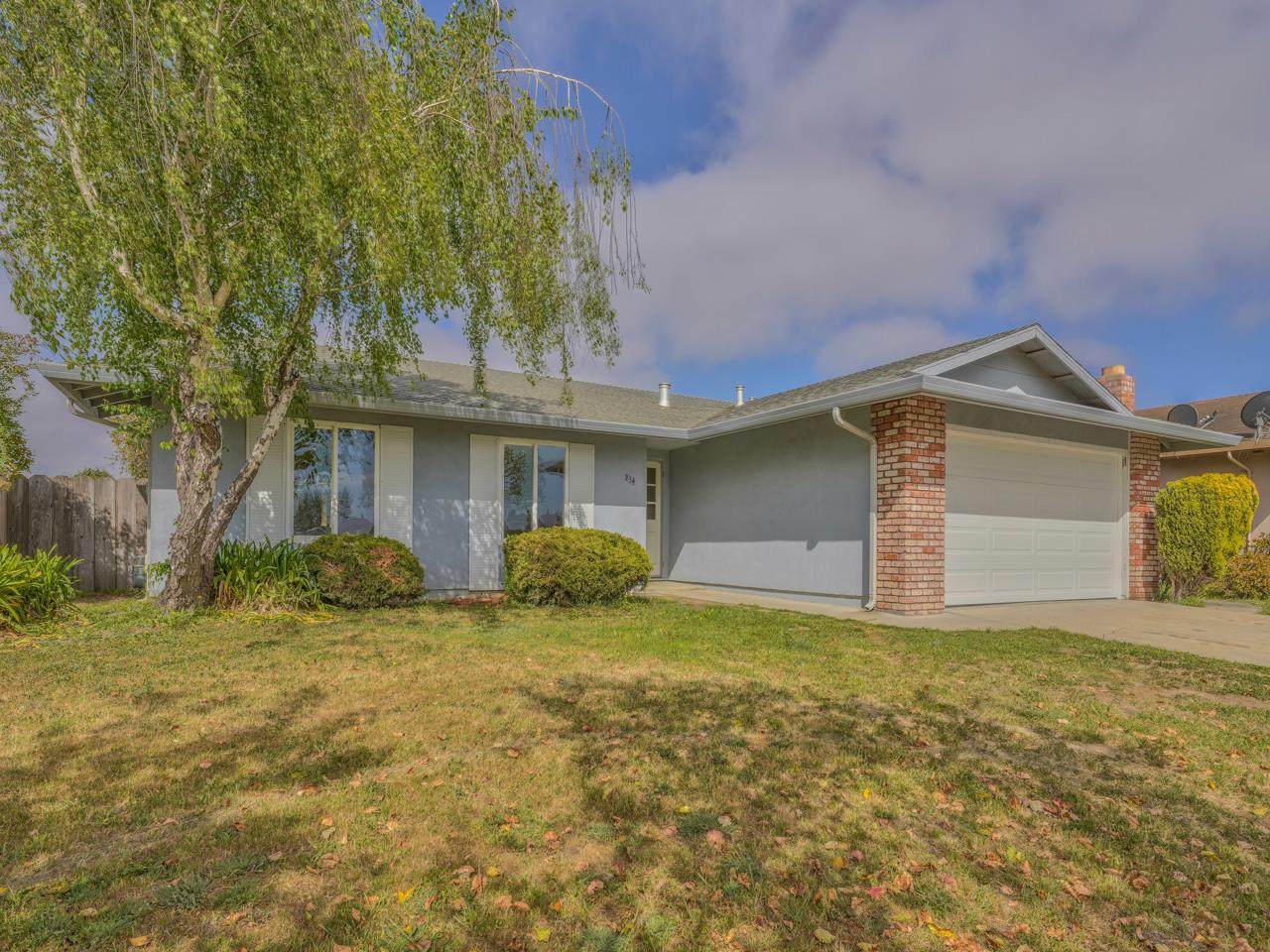 834 Larkin St - Photo 1