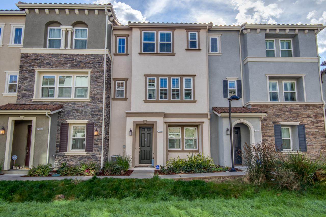 17988 Navarra Ln - Photo 1