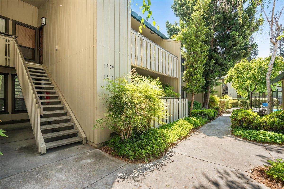 1507 Alma Ter - Photo 1