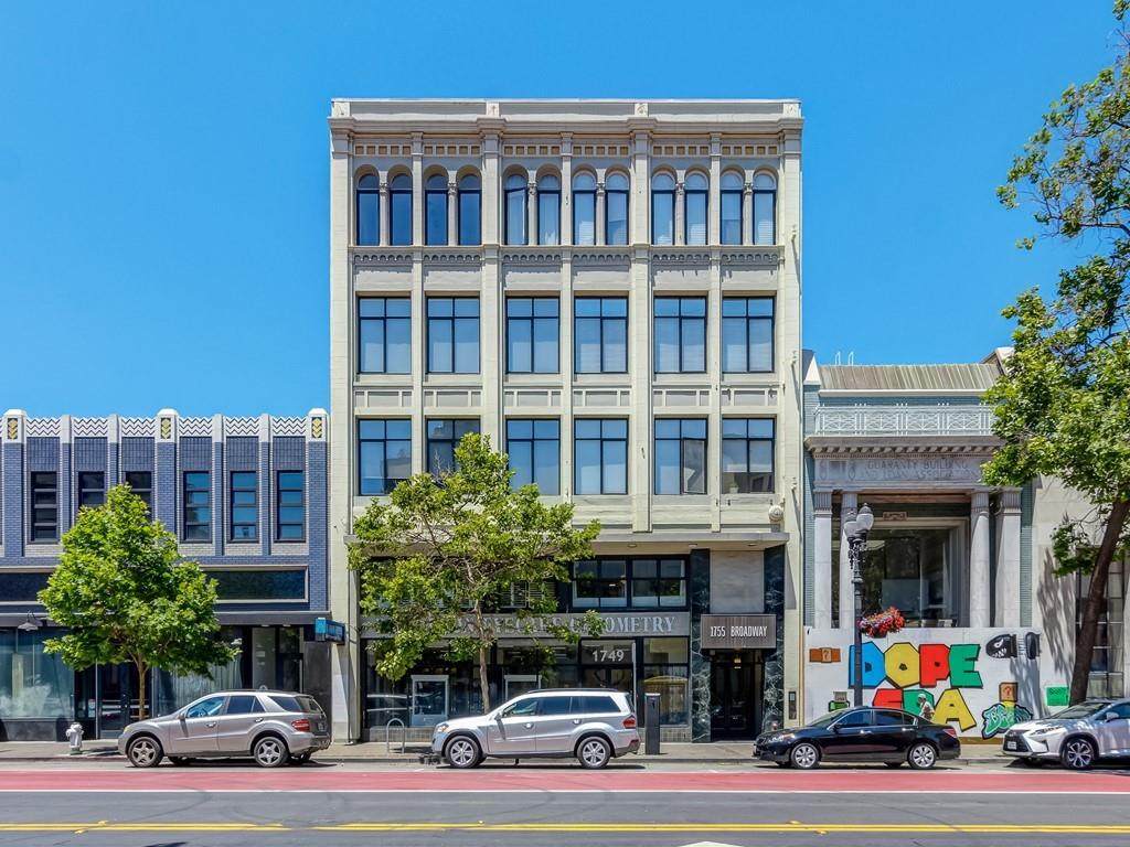 1755 Broadway 21 - Photo 1