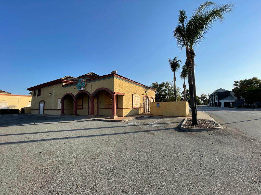 8800 San Ysidro Ave - Photo 1