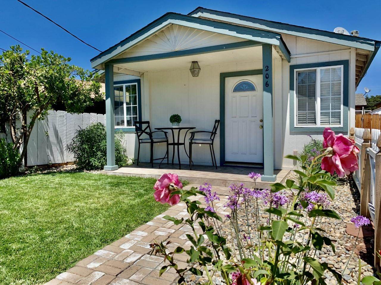 206 5th St - Photo 1