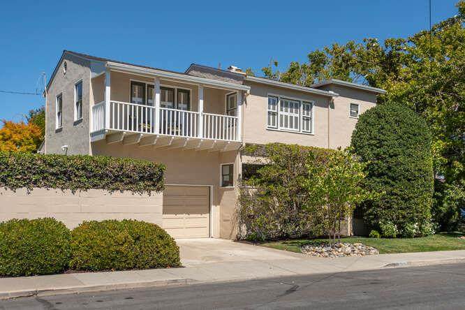 1015 Maple St - Photo 1