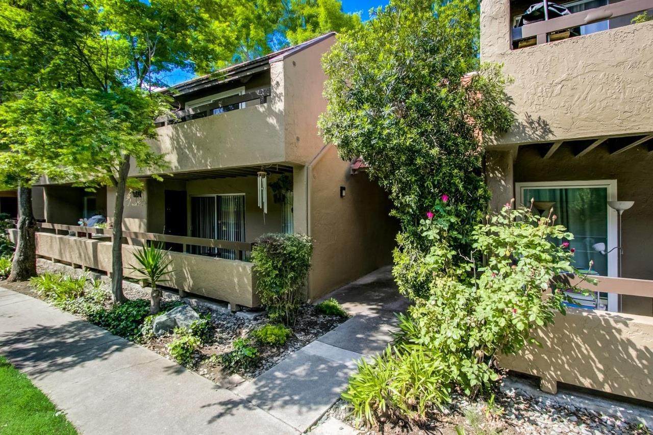 294 Tradewinds Dr 6 - Photo 1