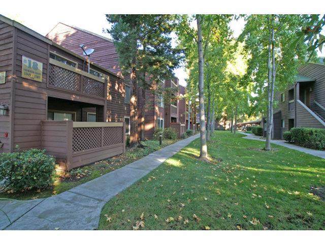 1002 Yarwood Ct - Photo 1