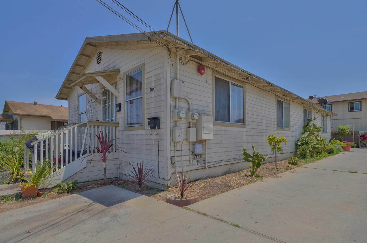 704 Elkington Ave - Photo 1