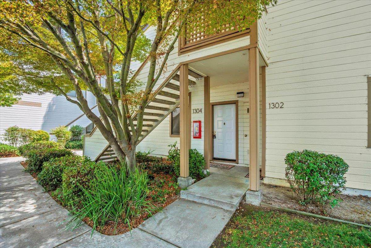 1304 Fairway Entrance Dr - Photo 1