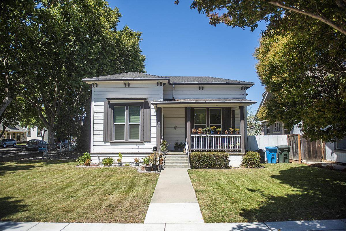 390 7th St - Photo 1