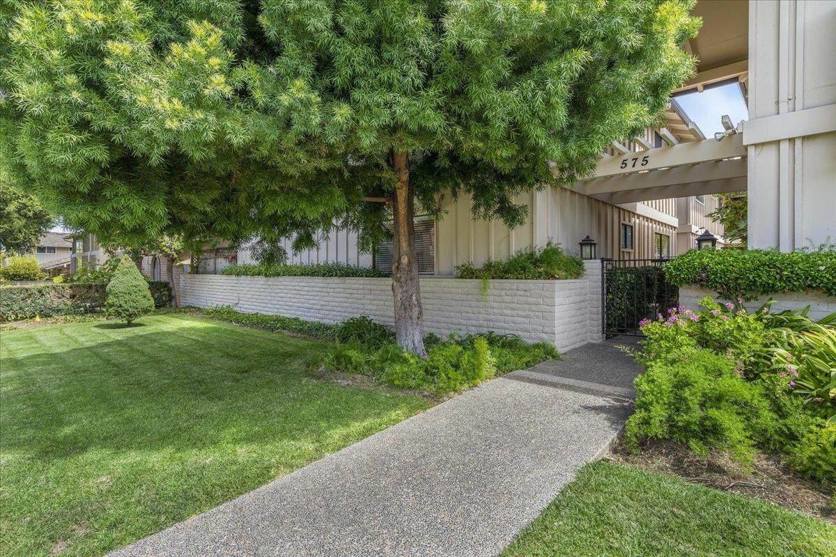 575 Tyndall St 1 - Photo 1