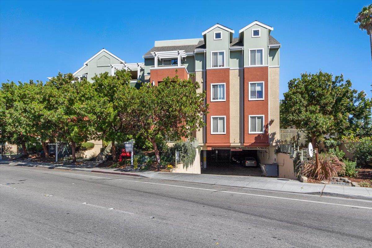 2330 University Ave 360 - Photo 1