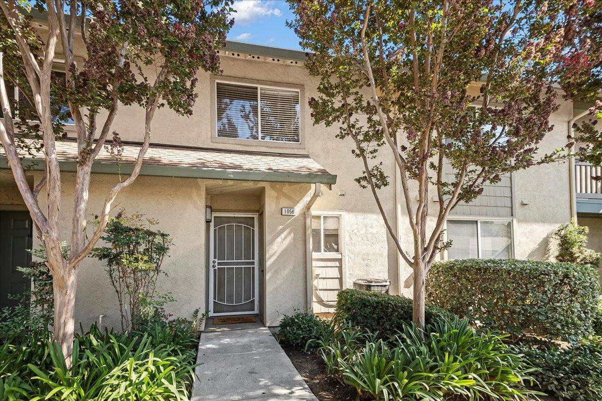 1056 Summershore Ct - Photo 1