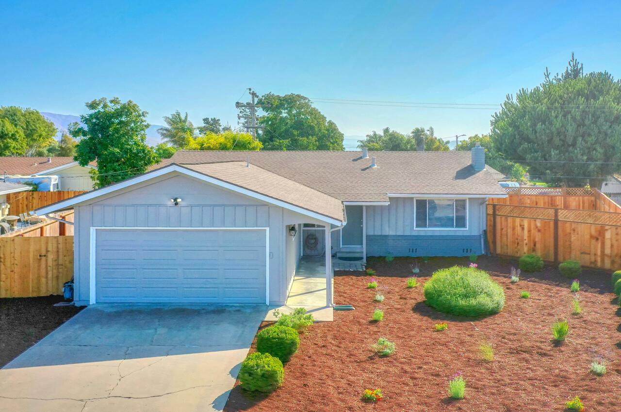11 Riker Cir - Photo 1