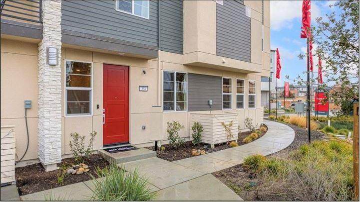 338 Line St - Photo 1