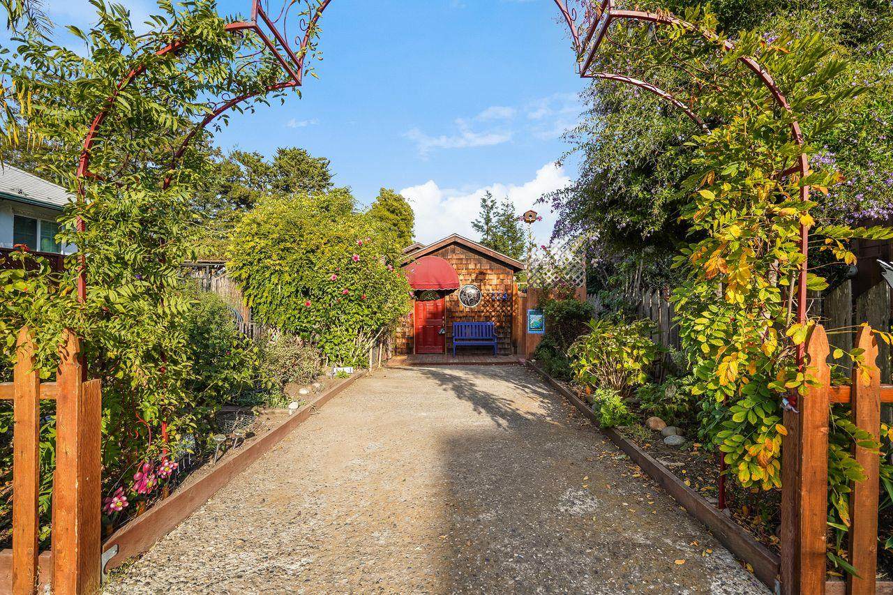 114 Mountain View Ave - Photo 1