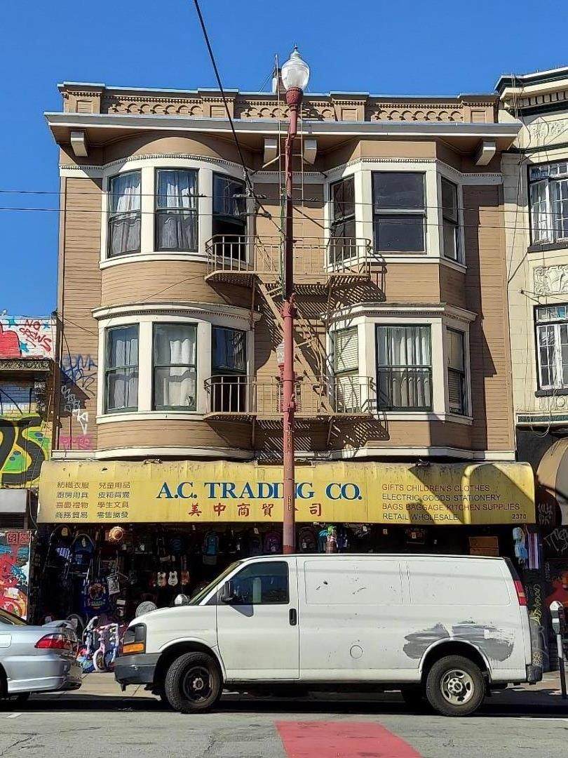 2370 Mission St - Photo 1