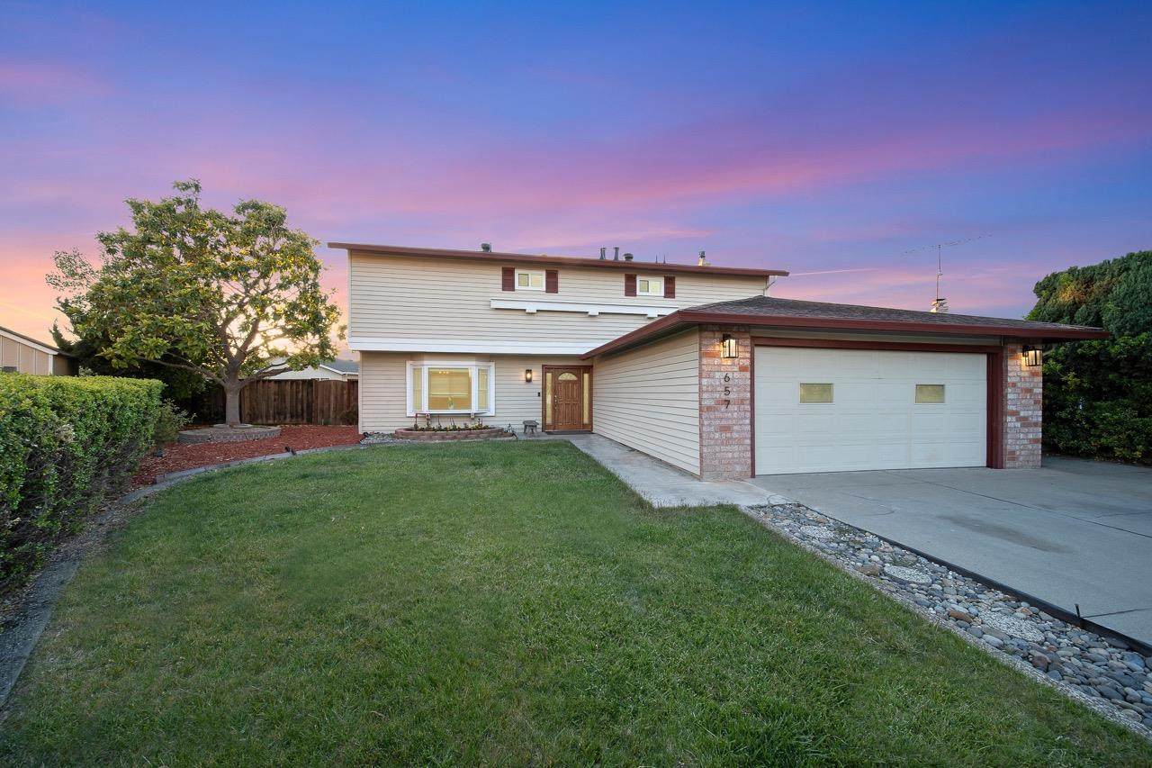 657 Escuela Pl - Photo 1