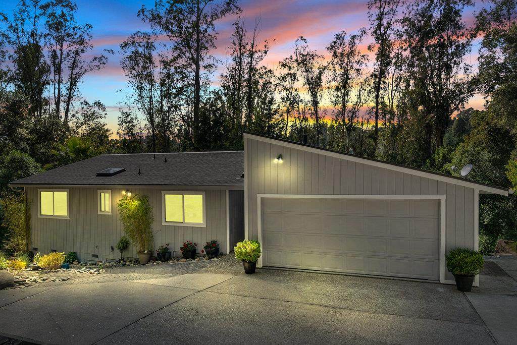 225 Shadowmere Way - Photo 1