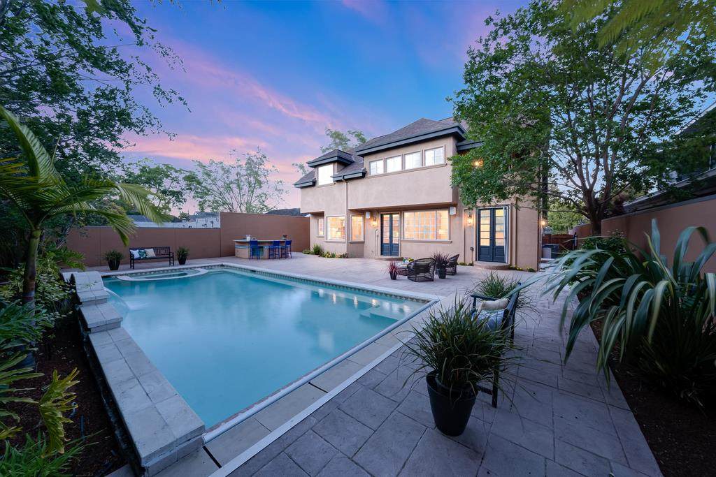 2144 Garden Ter - Photo 1