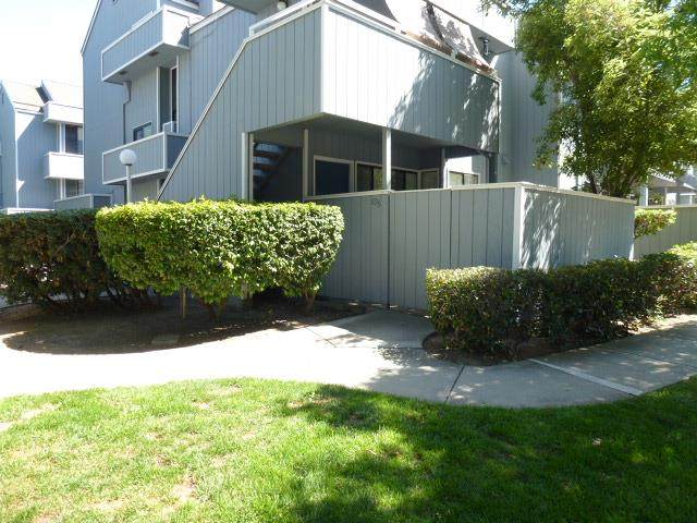 896 La Barbera Dr - Photo 1
