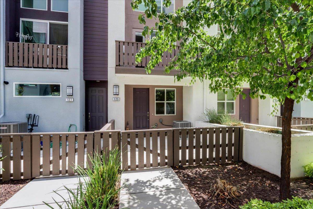 125 Hudson Pl 62 - Photo 1