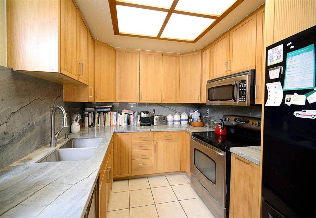 251 Kenbrook Cir - Photo 1