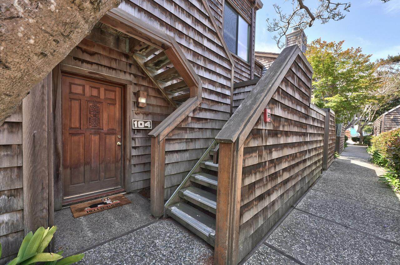 461 Dela Vina Ave 104 - Photo 1