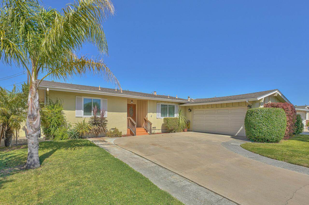 212 Chaucer Dr - Photo 1