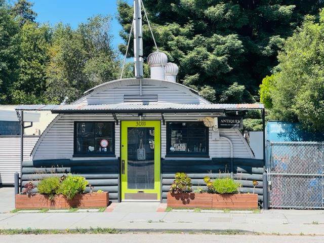 3011 Main St - Photo 1